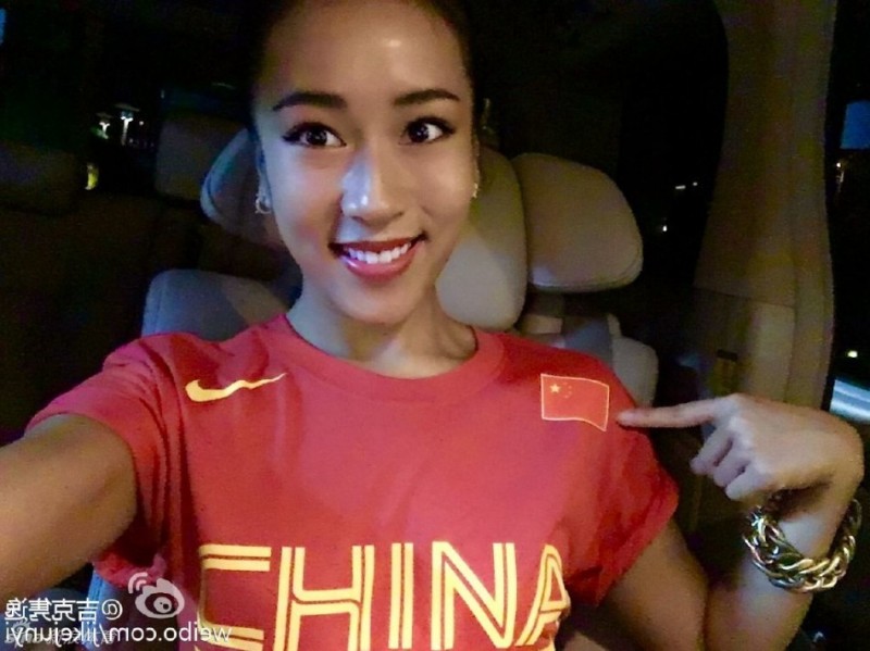 吉克隽逸红衣助阵男篮出征 最萌身高差点亮里约奥运前夜