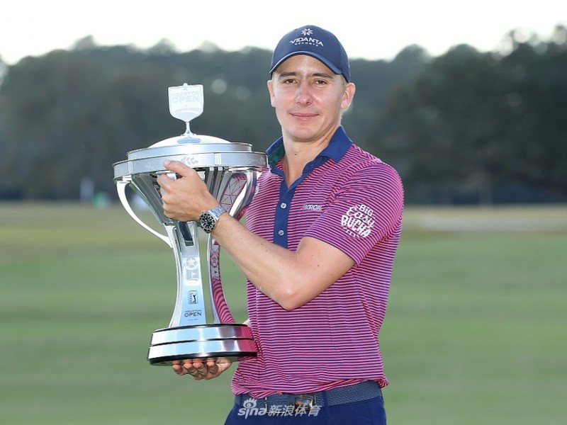 休斯敦公开赛荣耀时刻：奥尔蒂斯捧杯的激情与温情