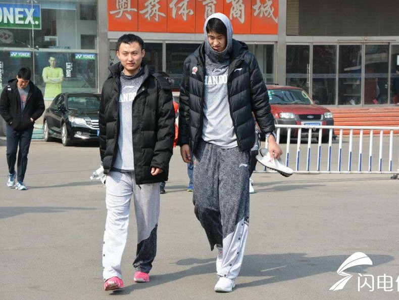 齐鲁健儿全力冲刺，山东男篮大本营静待“劳森”归位