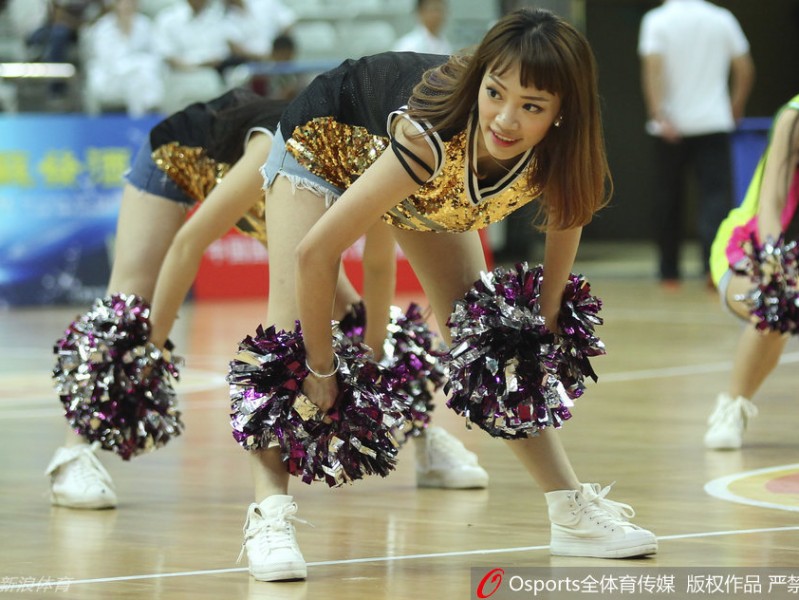 苏州男篮挑战赛的别样风景：国奥激战新西兰与篮球宝贝的激情瞬间