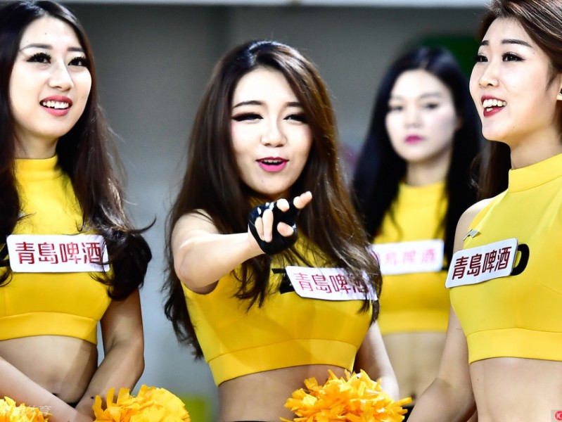 CBA赛场上的动感风景线：啦啦队宝贝演绎热辣与风情的交响曲