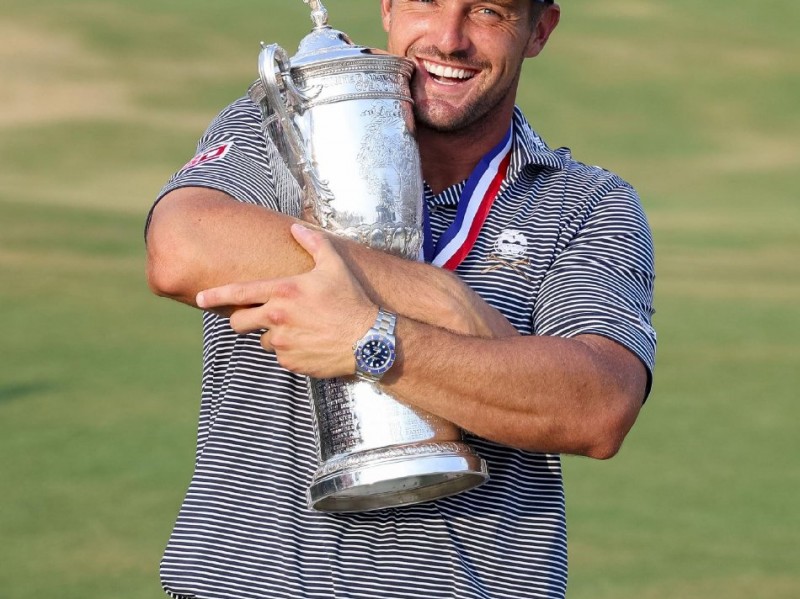 德尚博松树丛再封王 经典传承激荡美国公开赛