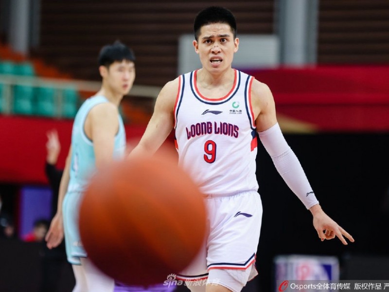 冬日里的篮球热血，青岛一分险胜广州上演绝地反击