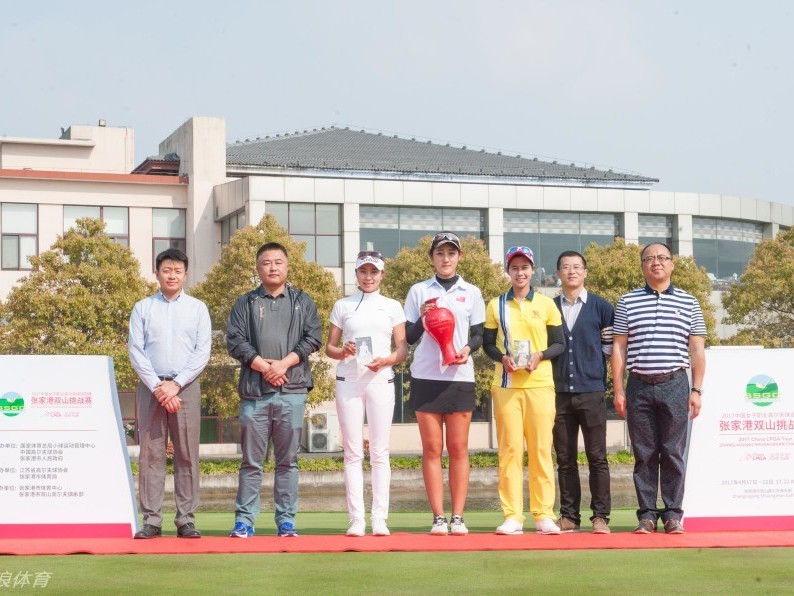 十六岁少女创造历史 刘文博加洞赛取胜成中国职业高尔夫最年轻冠军