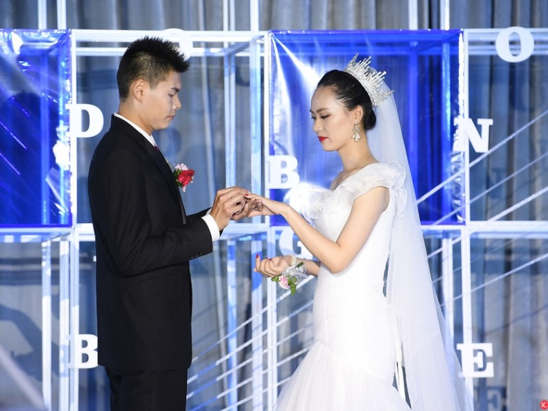 赵大鹏桐庐大婚，广厦众将齐聚送篮球祝福