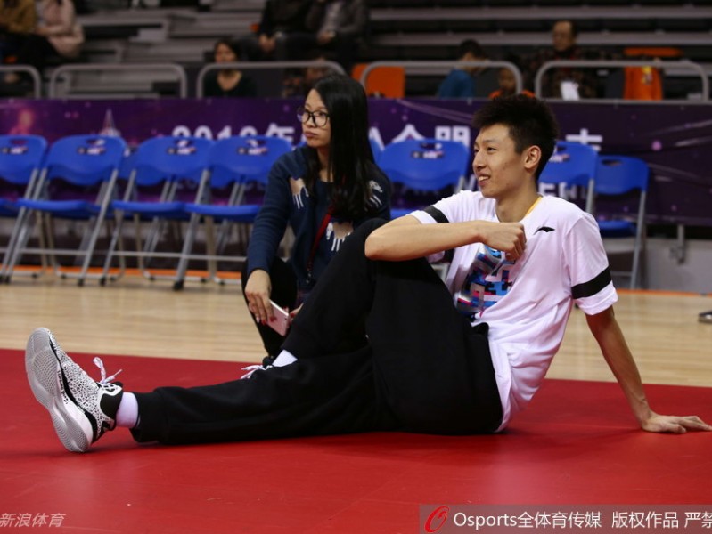 南粤星辉映娇容 莞邑全明星周末场内外风采记