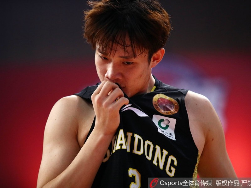 三小时罚球鏖战，丁彦雨航空砍四十二分，广州队险胜山东队