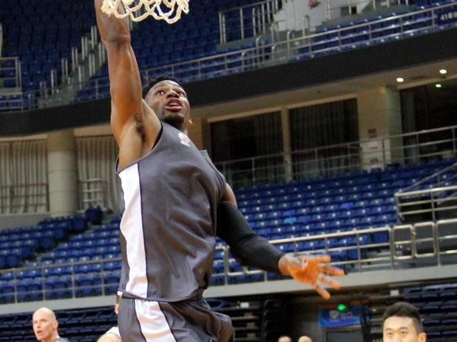 兰佩驾到激活青岛队 沉闷训练场变欢乐海洋