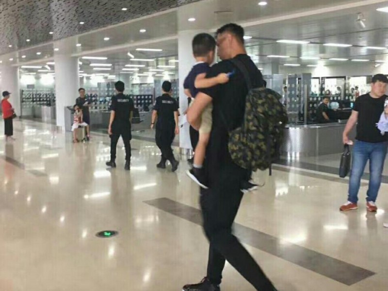 易建联的千百面：从奶爸到旗手，哪一面最让你心动？