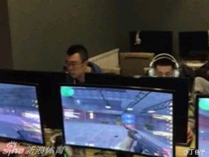 辽篮双星网吧激战CS，韩德君与郭艾伦的兄弟情赛场内外皆火热