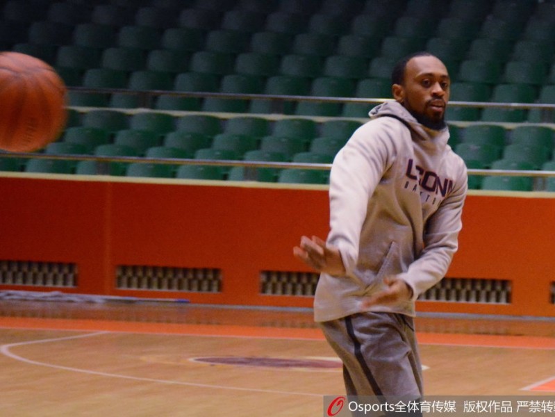 齐鲁盼盼：新援莱恩入列，山东高速男篮吹响季后赛冲锋号