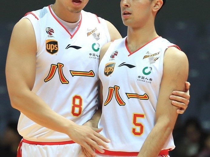 青春风暴席卷首尾大战，胡金秋两双引领广厦豪取八一连胜