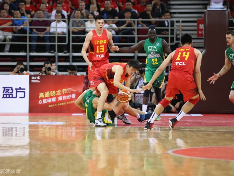 热血铸就长城，定格中国男篮的拼搏瞬间