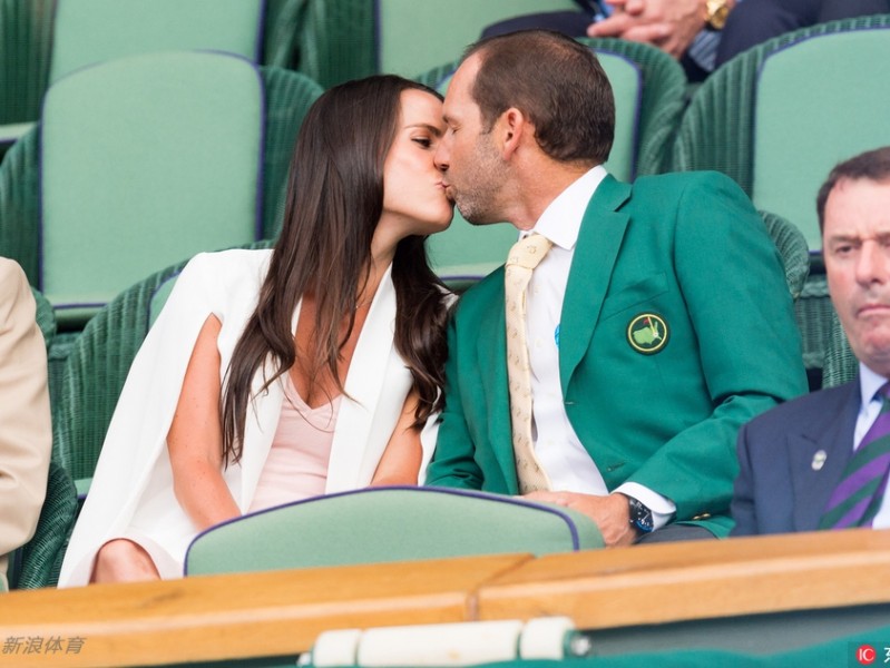 加西亚温网秀绿夹克与爱妻甜蜜观赛邂逅小贝