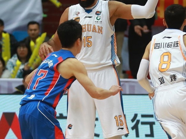 四川主场复仇天津 哈达迪大号两双统治内线