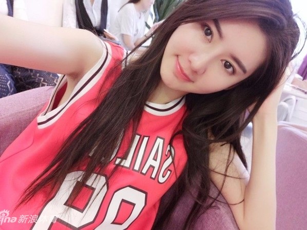 窈窕搏击宝贝萌萌：篮球场上的活力风景线