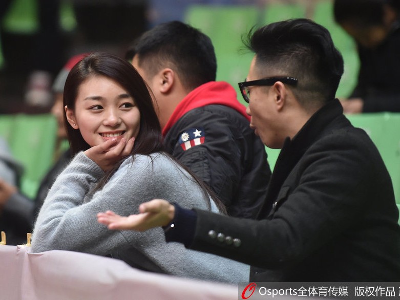 蜀中篮坛的璀璨星光：回望 CBA 赛场上那些动人的美女球迷