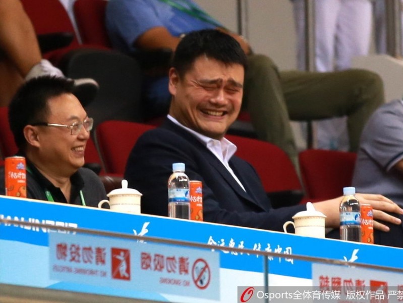 姚明全运观战席再酿神表情 场边一颦一笑皆成经典