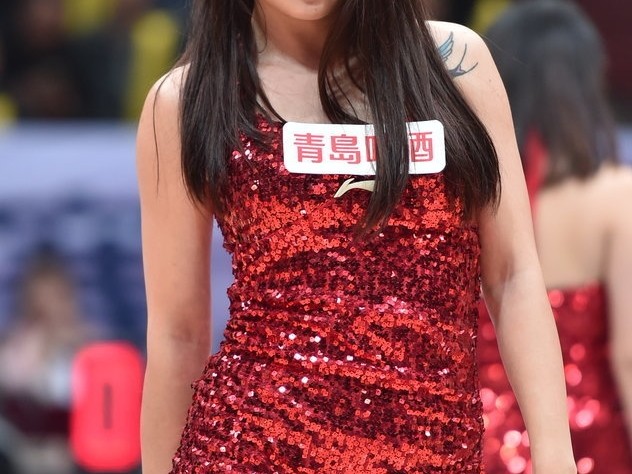 四川篮球宝贝热舞助威，金强主场迎战广厦气氛火爆