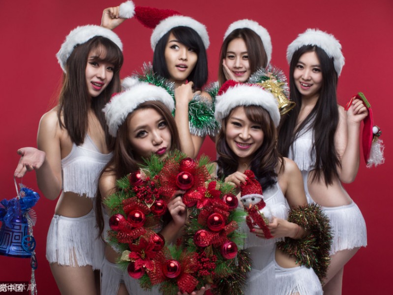 冬日童话：啦啦宝贝与花样滑雪的圣诞狂欢