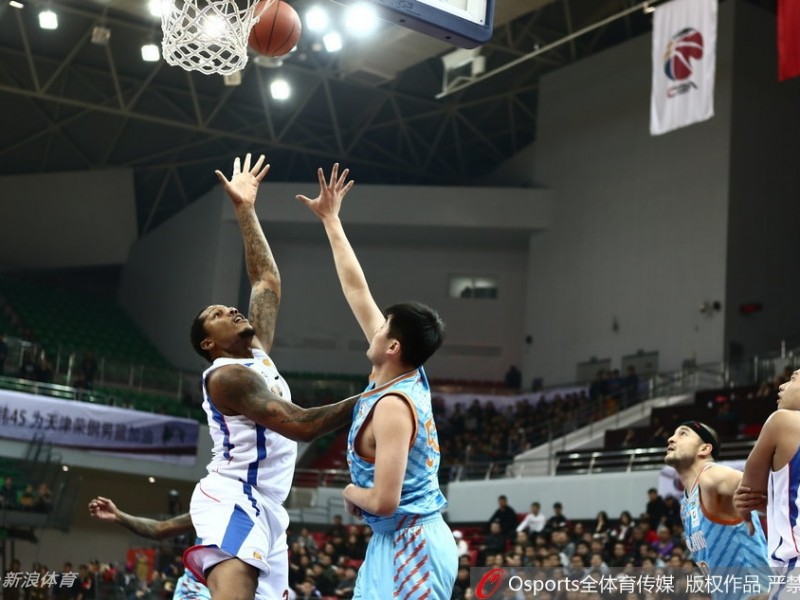 津门激战神射归，天山飞虎险中胜