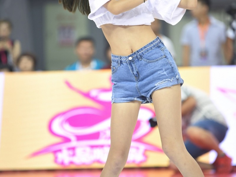 大连四国赛辽篮力克塞尔维亚 篮球宝贝热舞燃爆全场