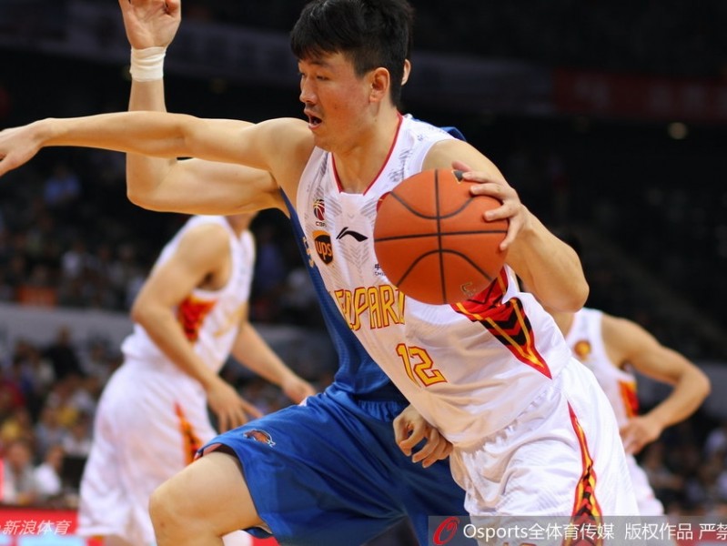 深圳烈豹主场掀翻四川品胜 萨林杰狂揽46分27板制霸内线