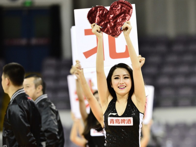 赛场边的火热风景线：揭秘CBA篮球宝贝的颜值与担当