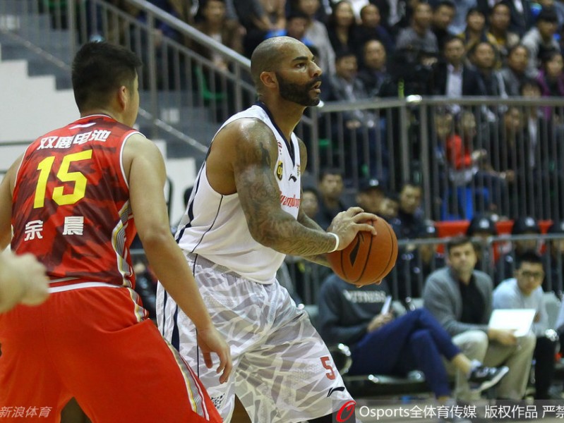 布泽尔慢热启航，陈江华夹缝求生，王治郅招牌跳投照亮彬县夜空