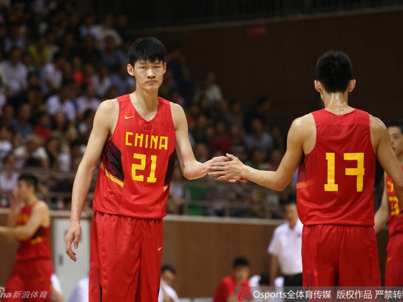 国奥男篮热血志：胡金秋镇守内线，李京龙原帅外围发炮