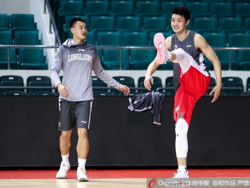 广州龙狮青春风暴惜败深圳 范子铭挥汗备战未来可期