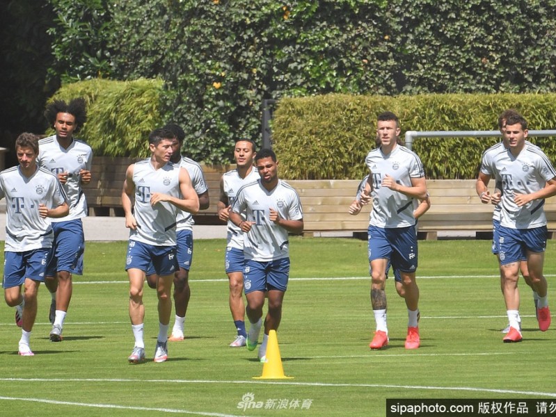 弗里克麾下的拜仁：冲刺八连冠前的最后一练，安联球场外的轻松心态