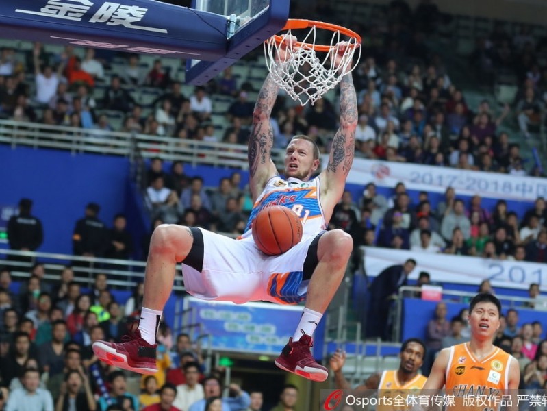 CBA联赛第四轮精彩瞬间：逆转与纪录缔造的激情之夜