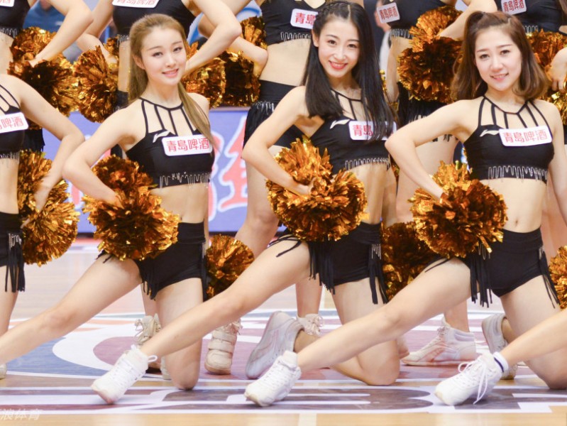 CBA拉拉队宝贝热力舞姿点燃赛场青春风采闪耀常规赛第十七轮