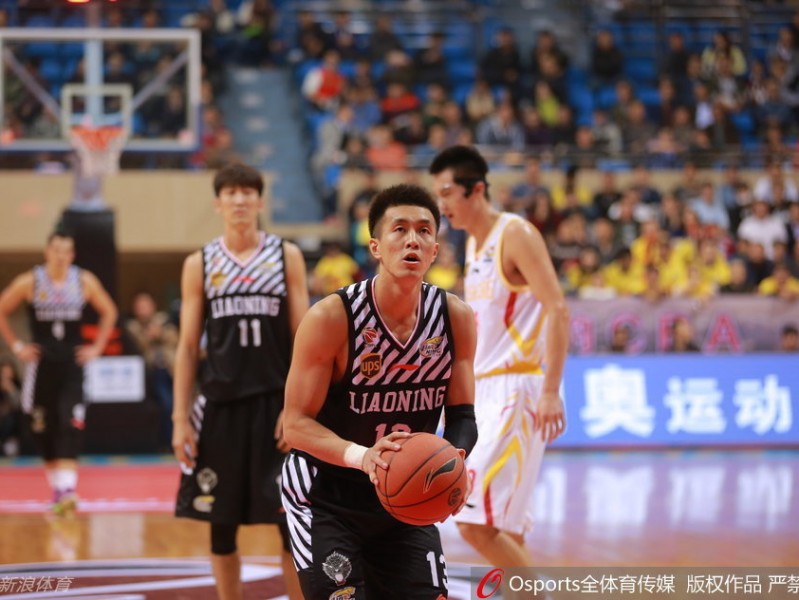 辽篮客场大胜同曦 郭艾伦韩德君空接秀引爆全场