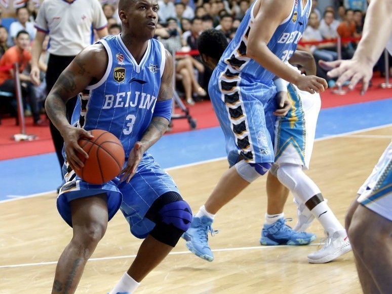 京城篮球记忆：马布里与孙悦的冠军拼图