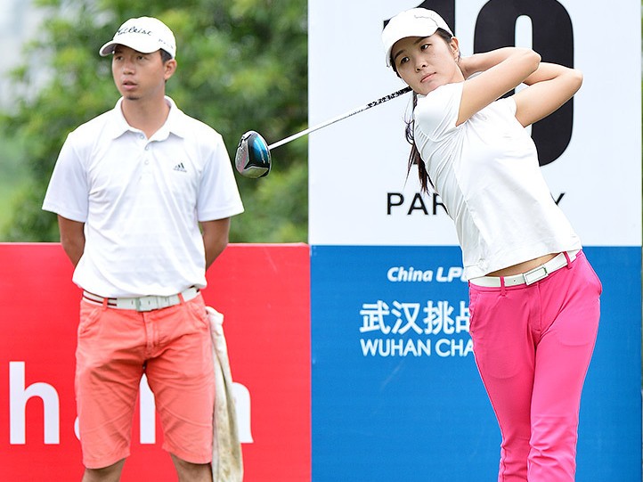 巾帼挥杆展英姿 国际赛场绽芳华