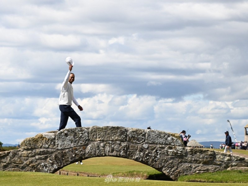 传奇挥别老球场 历史铭刻致敬时刻