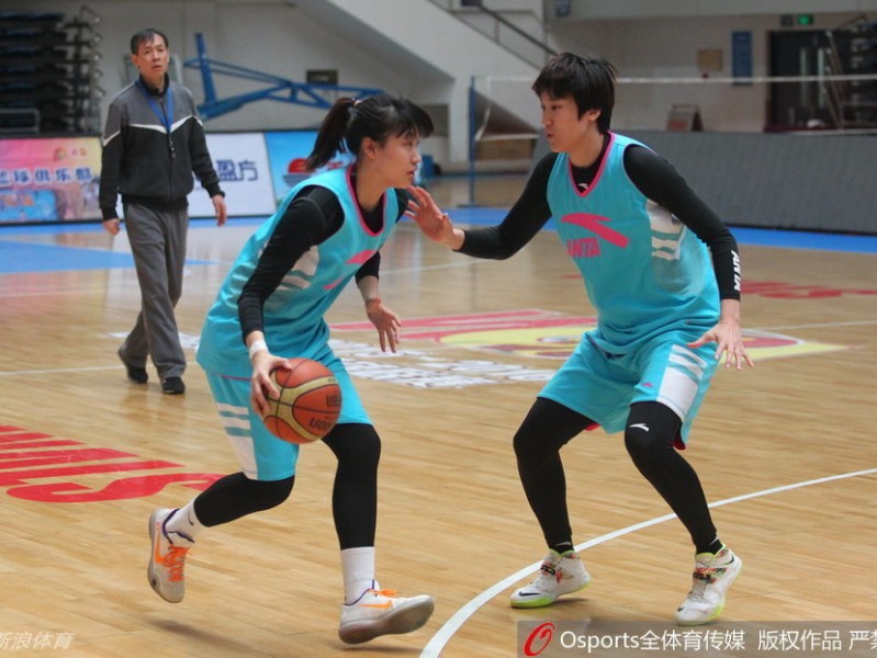 京城玫瑰静待绽放：首钢女篮最后一练，主帅许利民运筹帷幄邵婷领衔冲刺