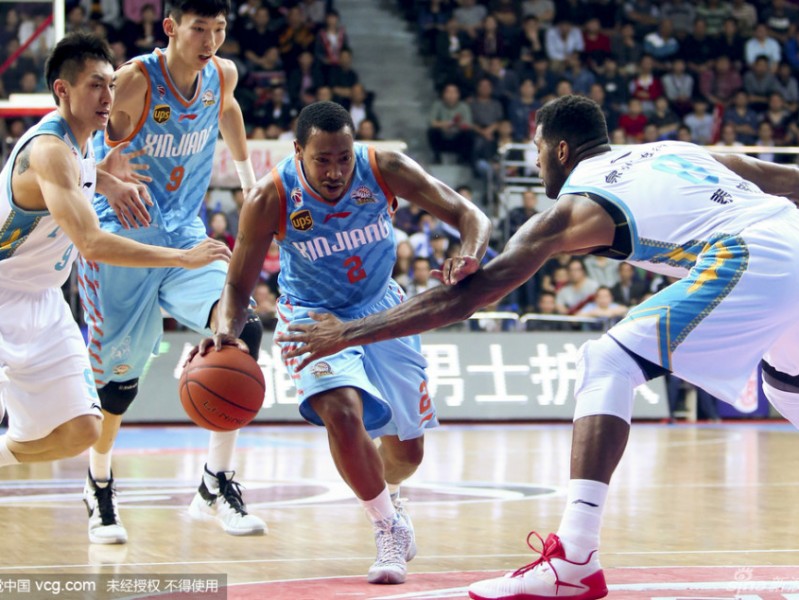 天山飞虎主场大胜福建中华鲟，古德洛克独木难支赵泰隆独撑危局