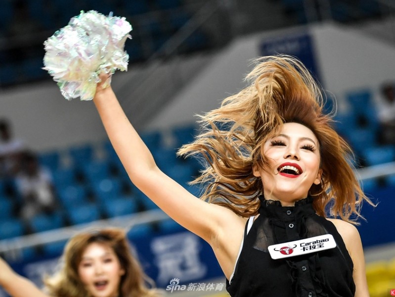 亚洲篮球冠军杯的靓丽风景线：篮球宝贝热舞点燃郴州赛场