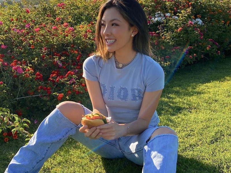 绿茵场上的璀璨光芒：高尔夫美少女何沐妮的二十一岁篇章