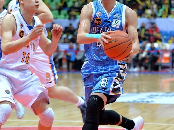 京城军团客场惊天逆转 首钢男篮两分险胜四川