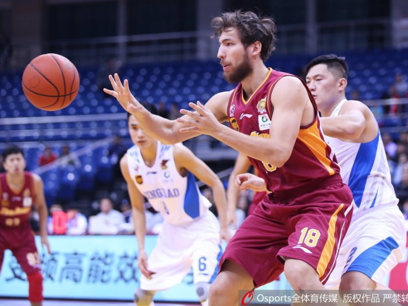 青岛主场惜败浙江苦吞五连败，吉布森独角戏难敌浙江双外援合璧