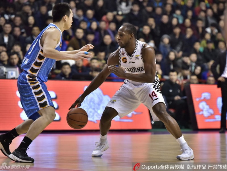 辽京大战经典回眸：郭艾伦蜕变，马布里低头