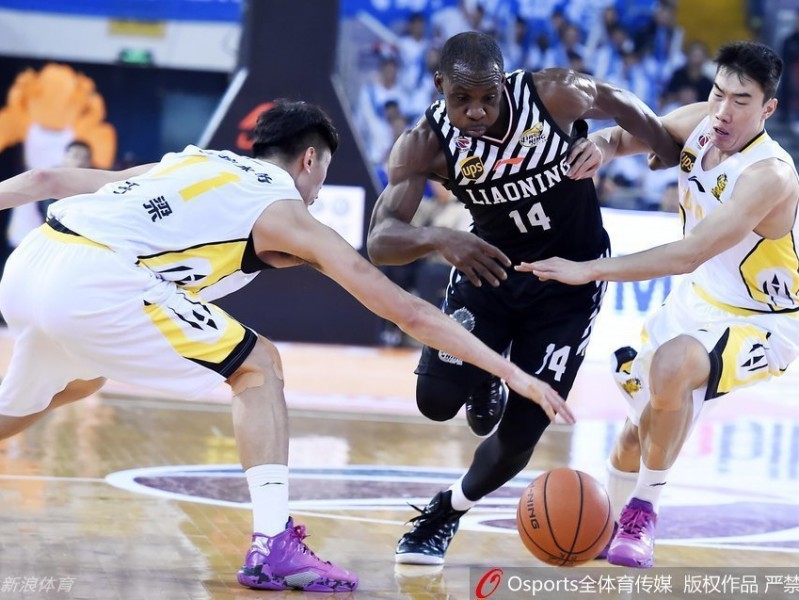辽篮众将客场拔北控，哈德森穿针引线韩德君铸就内线长城
