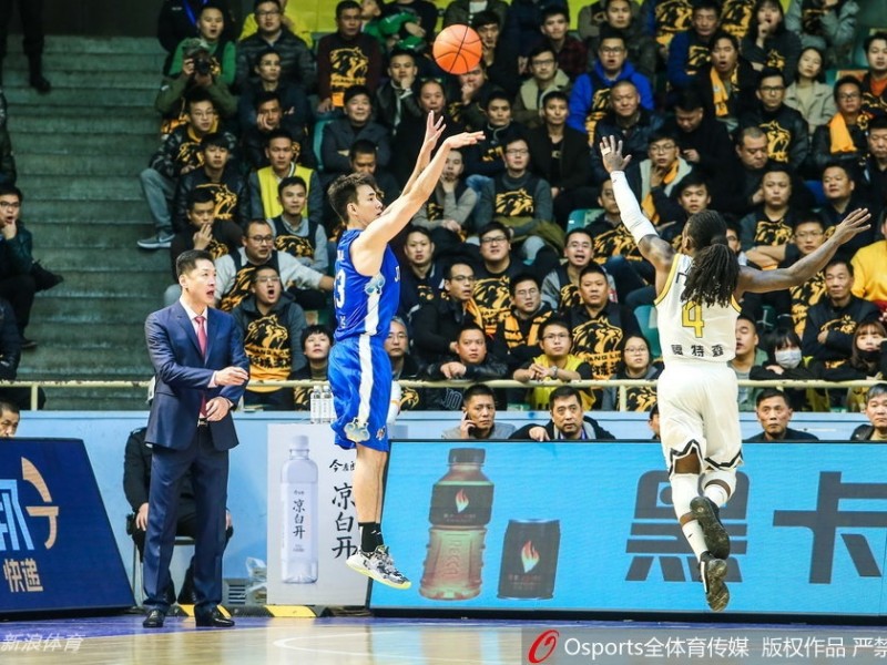 广厦主场灯光耀，福特森三十利刃出鞘送江苏五连胜终结