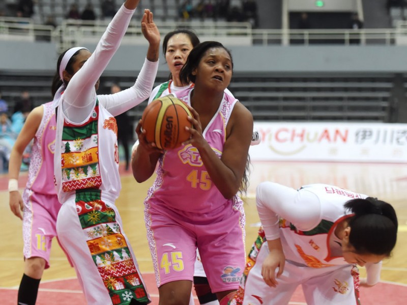 辽宁女篮客场大胜河南占得先机，季后赛门票近在咫尺