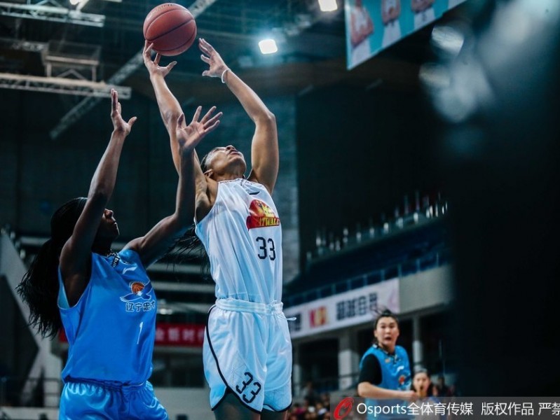 京城玫瑰主场绽放，六连胜捷报点燃首钢篮球馆