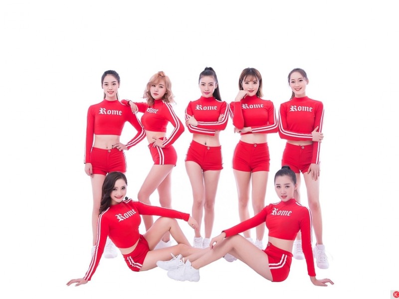 八一女篮宝贝深秋绽放：小蛮腰大长腿演绎赛场柔情